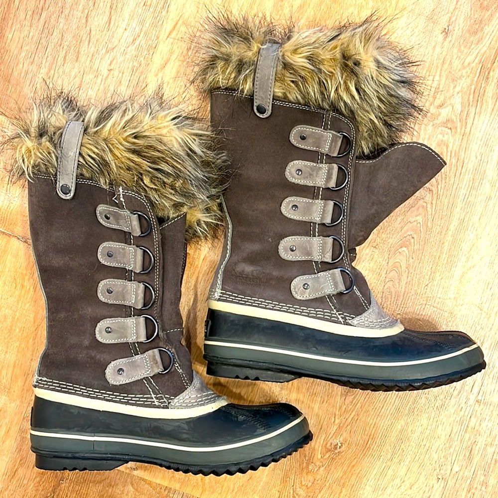 SOREL size 7 — Women's Joan of Arctic Boot — Waterproof Suede Snow Boot